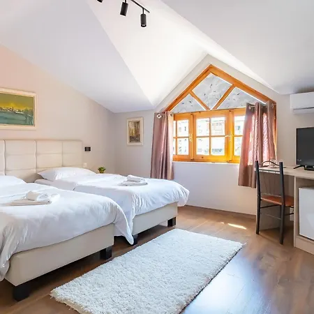 Bed & Breakfast Garden Boutique