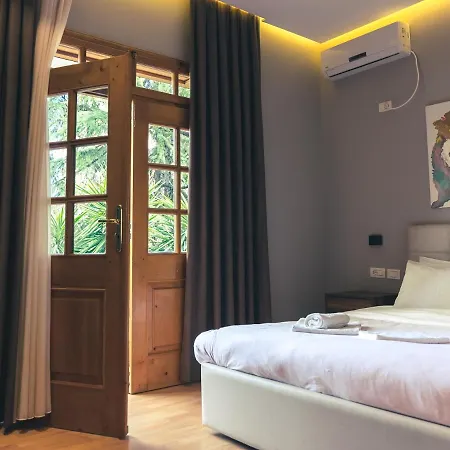 Garden Boutique فندق مبيت وإفطار تيرانا