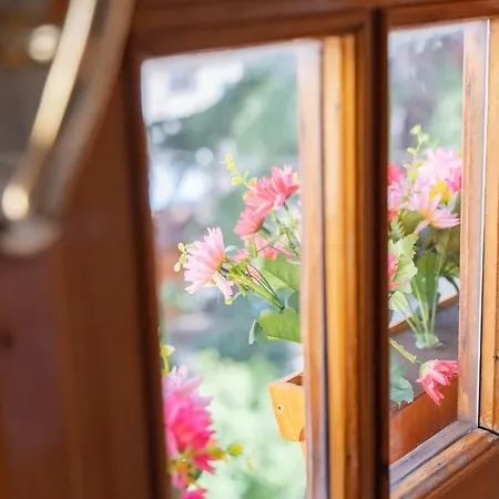 فندق مبيت وإفطار Garden Boutique تيرانا