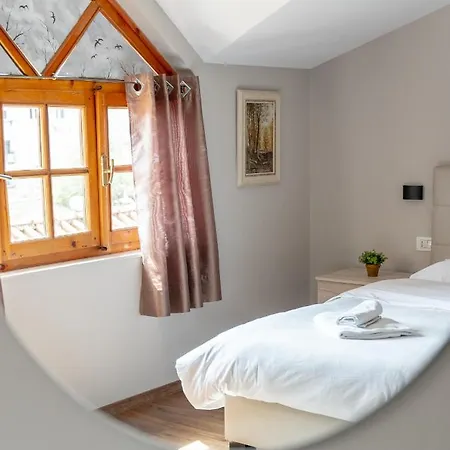 Garden Boutique فندق مبيت وإفطار تيرانا